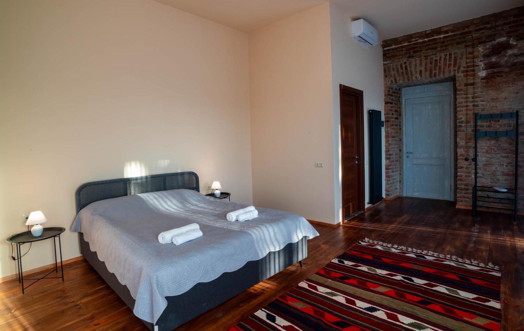 Two&Half Qvevri Hotel Telavi Exterior photo