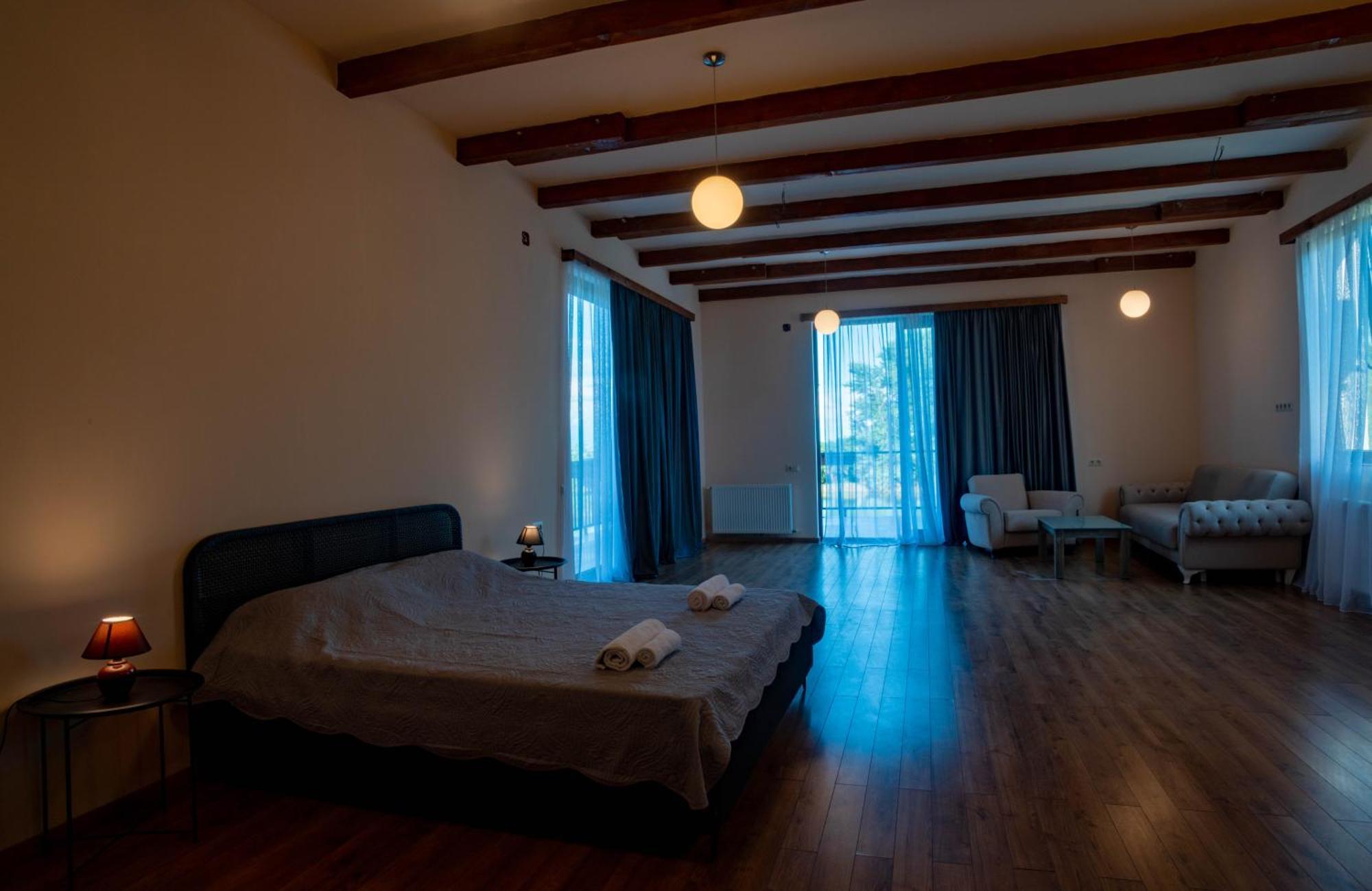 Two&Half Qvevri Hotel Telavi Exterior photo